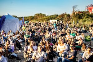 Festivalio „Darom prie jūros“ lankytojai Melnragėje