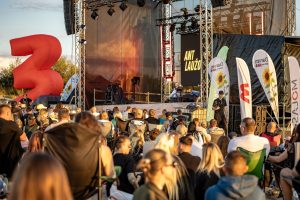 Vakarinis festivalio koncertas Melnragėje