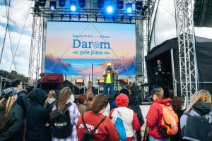 Festivalio „Darom prie jūros“ scena Melnragės paplūdimyje